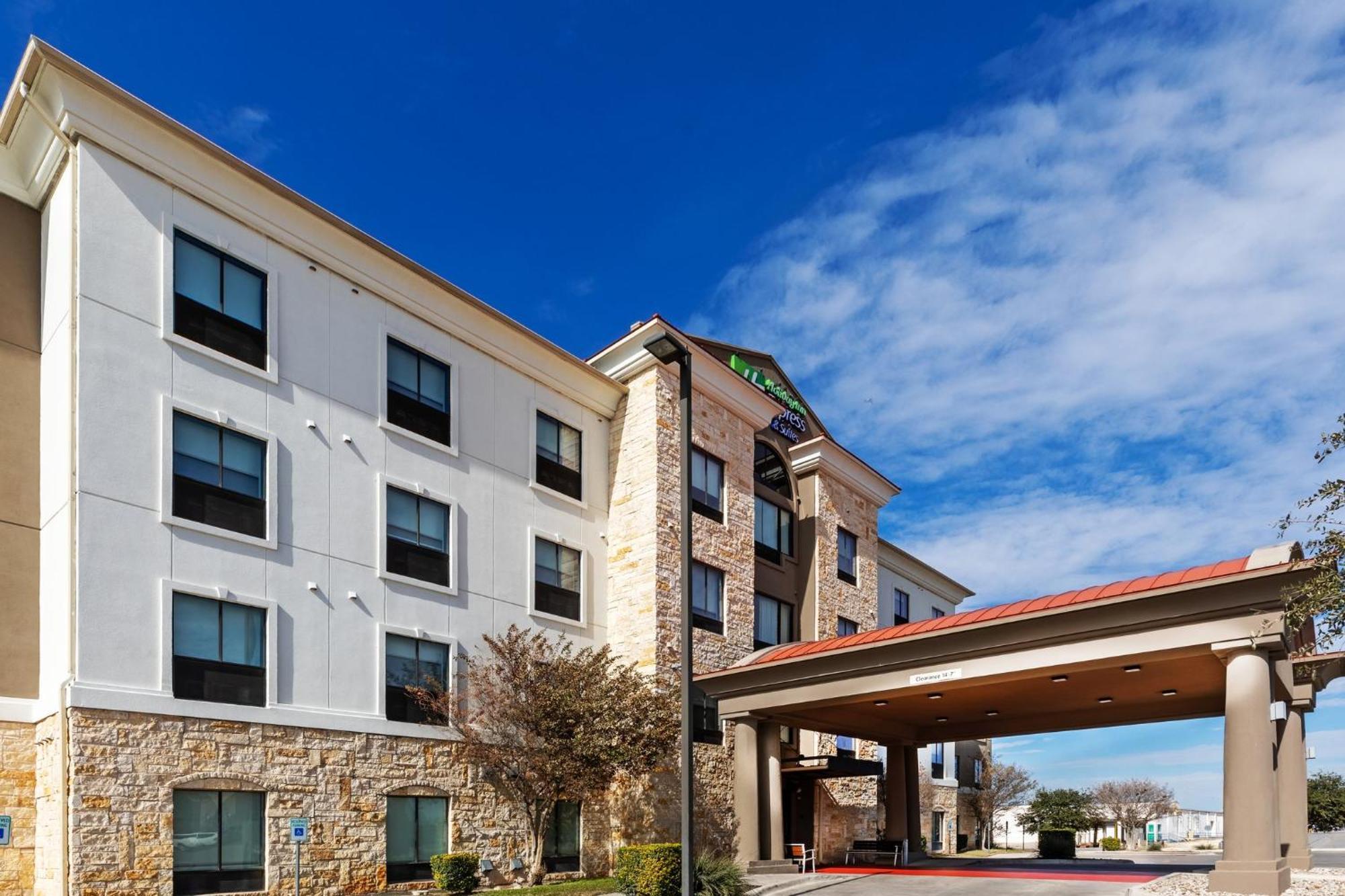 Holiday Inn Express & Suites Del Rio By Ihg Exterior foto